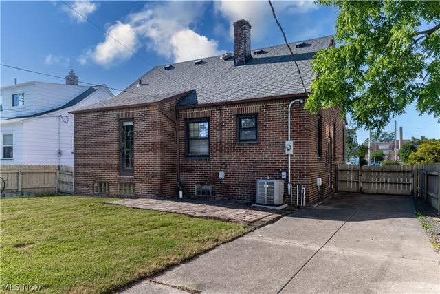 3101 Ralph Avenue, Brooklyn, OH 44109