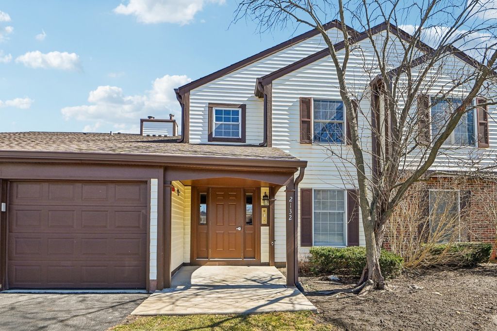 2132 Berkley Court 202B, Naperville, IL 60565