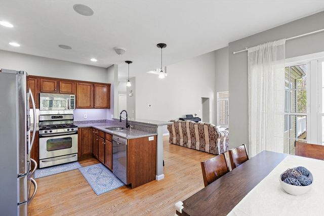 62 Sunflower Dr, Raynham, MA 02767