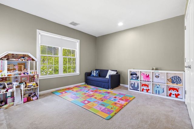 62 Sunflower Dr, Raynham, MA 02767