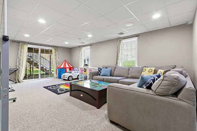 62 Sunflower Dr, Raynham, MA 02767