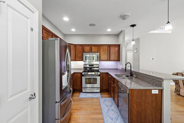 62 Sunflower Dr, Raynham, MA 02767
