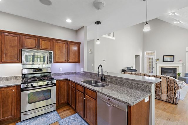 62 Sunflower Dr, Raynham, MA 02767