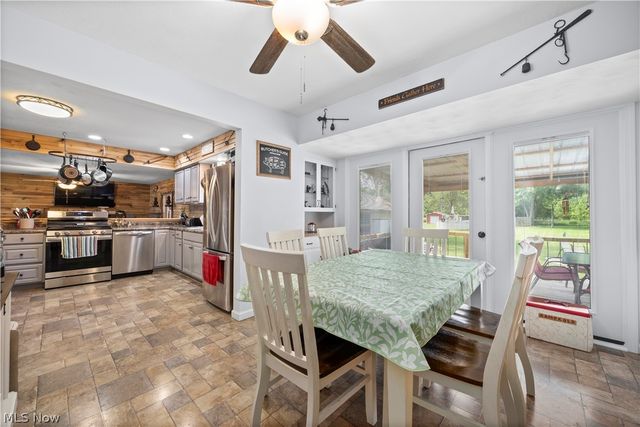 37581 Capel Road, Grafton, OH 44044