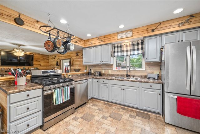 37581 Capel Road, Grafton, OH 44044