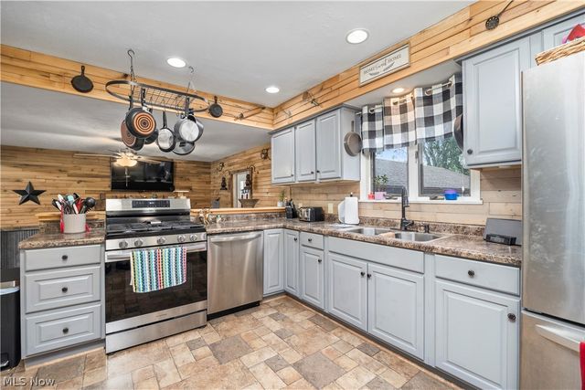37581 Capel Road, Grafton, OH 44044