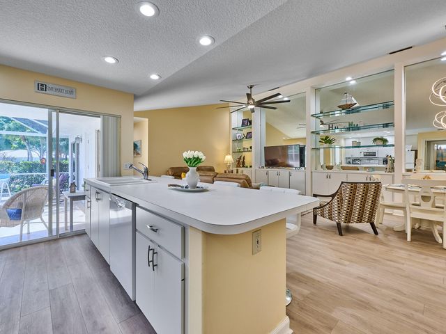 2903 Pin Oak Court, Palm Beach Gardens, FL 33410