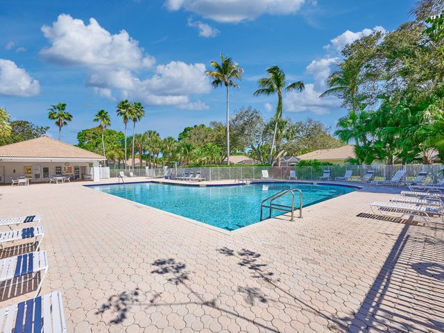 2903 Pin Oak Court, Palm Beach Gardens, FL 33410