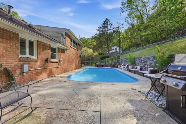 5809 Still Hollow Rd, Nashville, TN 37215