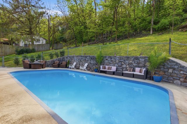 5809 Still Hollow Rd, Nashville, TN 37215