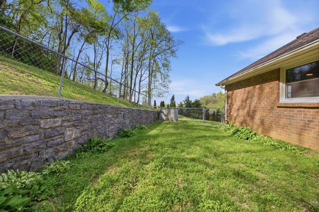 5809 Still Hollow Rd, Nashville, TN 37215