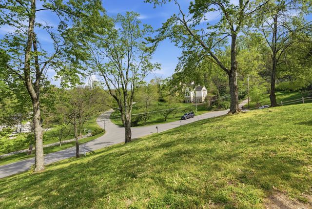 5809 Still Hollow Rd, Nashville, TN 37215