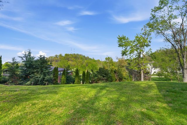 5809 Still Hollow Rd, Nashville, TN 37215