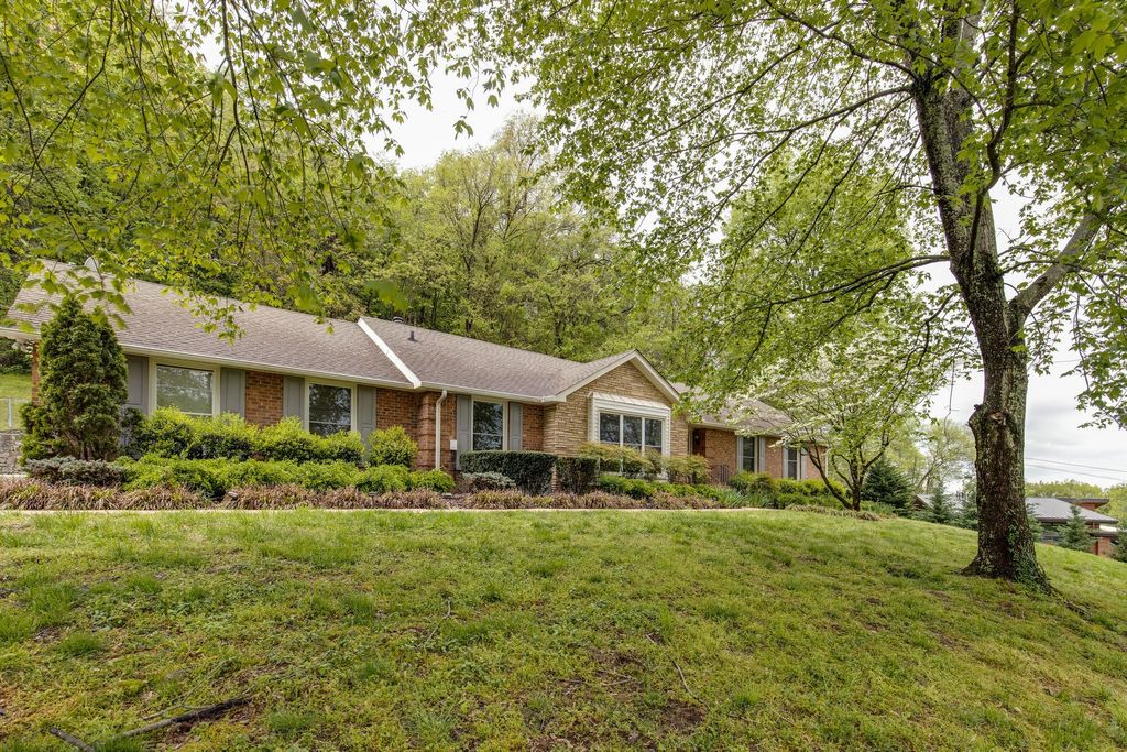5809 Still Hollow Rd, Nashville, TN 37215
