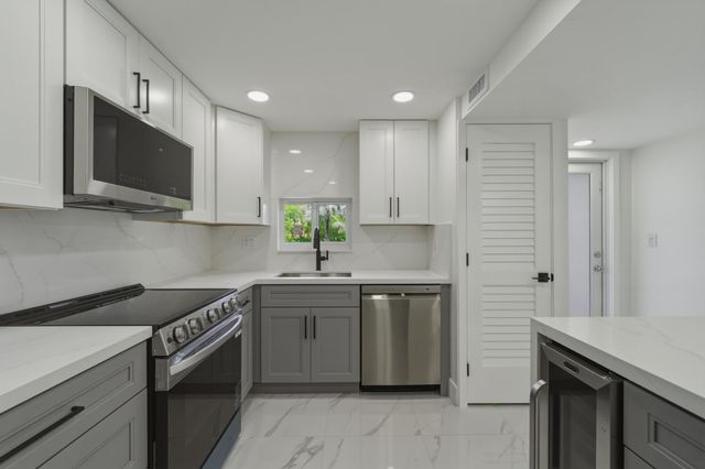 8970 S Hollybrook Boulevard 205, Pembroke Pines, FL 33025