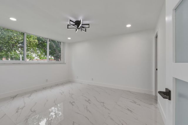 8970 S Hollybrook Boulevard 205, Pembroke Pines, FL 33025