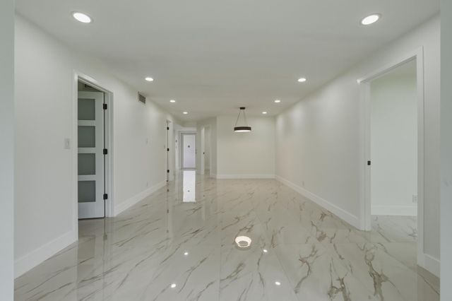 8970 S Hollybrook Boulevard 205, Pembroke Pines, FL 33025