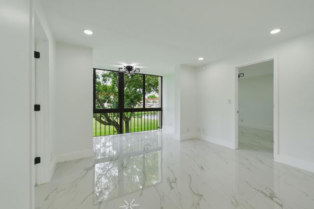 8970 S Hollybrook Boulevard 205, Pembroke Pines, FL 33025