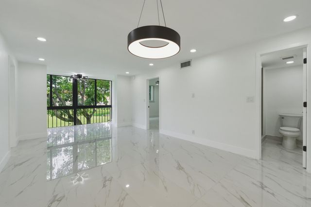 8970 S Hollybrook Boulevard 205, Pembroke Pines, FL 33025