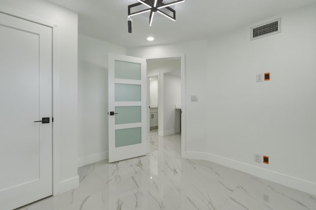8970 S Hollybrook Boulevard 205, Pembroke Pines, FL 33025