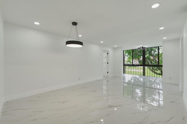 8970 S Hollybrook Boulevard 205, Pembroke Pines, FL 33025