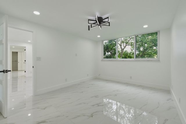 8970 S Hollybrook Boulevard 205, Pembroke Pines, FL 33025