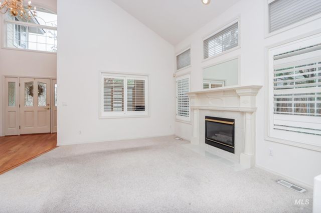 8037 W Innsbrook Ct, Boise, ID 83704