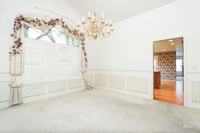 8037 W Innsbrook Ct, Boise, ID 83704