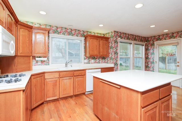 8037 W Innsbrook Ct, Boise, ID 83704