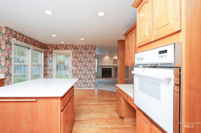 8037 W Innsbrook Ct, Boise, ID 83704