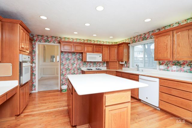 8037 W Innsbrook Ct, Boise, ID 83704