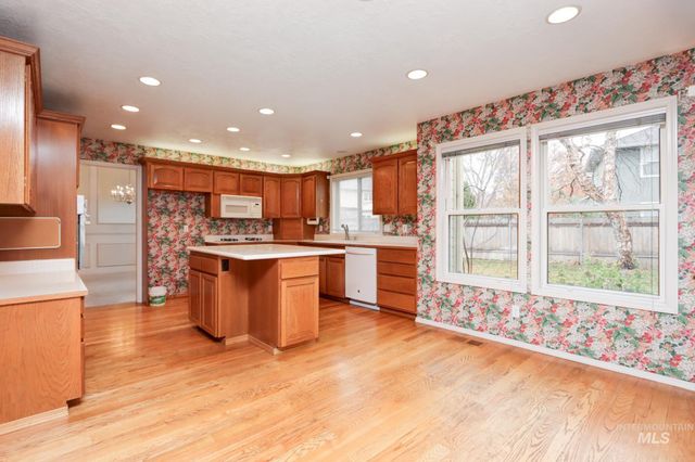 8037 W Innsbrook Ct, Boise, ID 83704