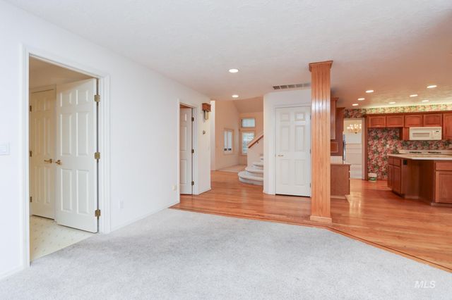 8037 W Innsbrook Ct, Boise, ID 83704