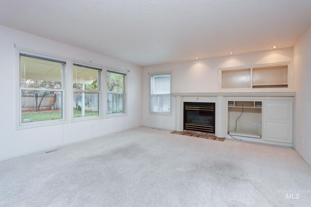 8037 W Innsbrook Ct, Boise, ID 83704