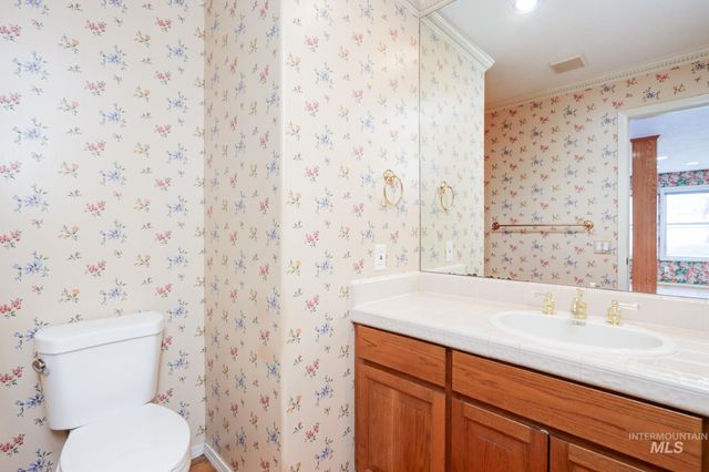 8037 W Innsbrook Ct, Boise, ID 83704