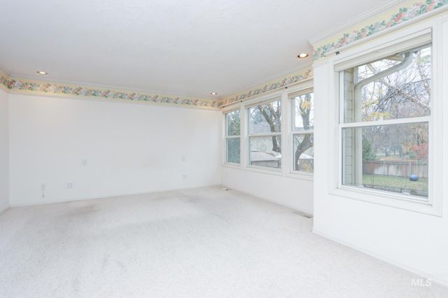 8037 W Innsbrook Ct, Boise, ID 83704