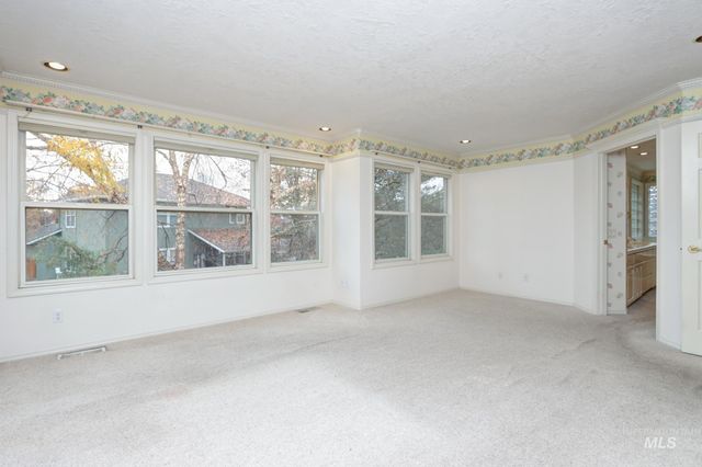 8037 W Innsbrook Ct, Boise, ID 83704