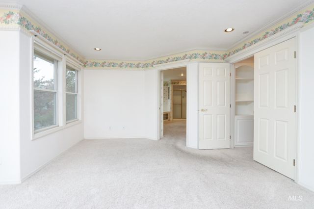 8037 W Innsbrook Ct, Boise, ID 83704