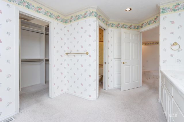 8037 W Innsbrook Ct, Boise, ID 83704