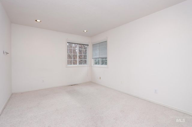 8037 W Innsbrook Ct, Boise, ID 83704