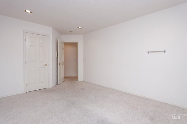 8037 W Innsbrook Ct, Boise, ID 83704