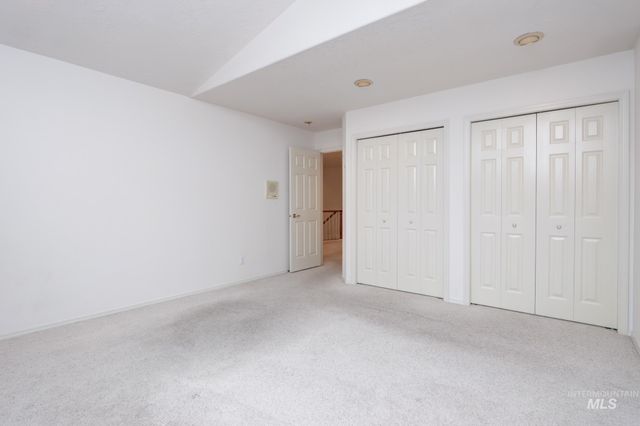 8037 W Innsbrook Ct, Boise, ID 83704