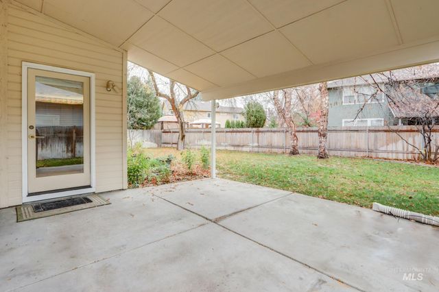 8037 W Innsbrook Ct, Boise, ID 83704