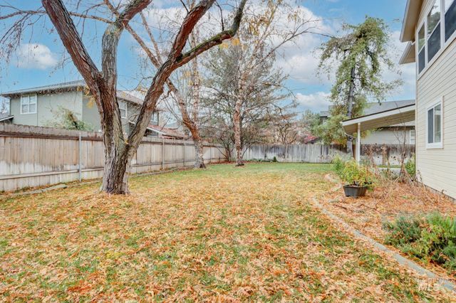 8037 W Innsbrook Ct, Boise, ID 83704