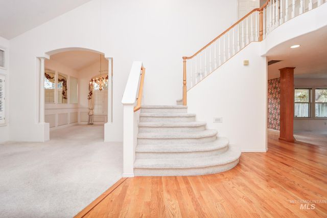 8037 W Innsbrook Ct, Boise, ID 83704