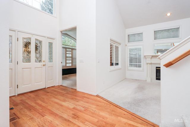 8037 W Innsbrook Ct, Boise, ID 83704