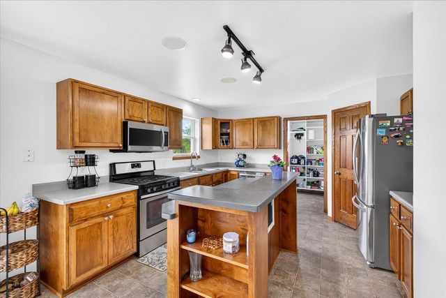 26 Yarrow Circle, Madison, WI 53719