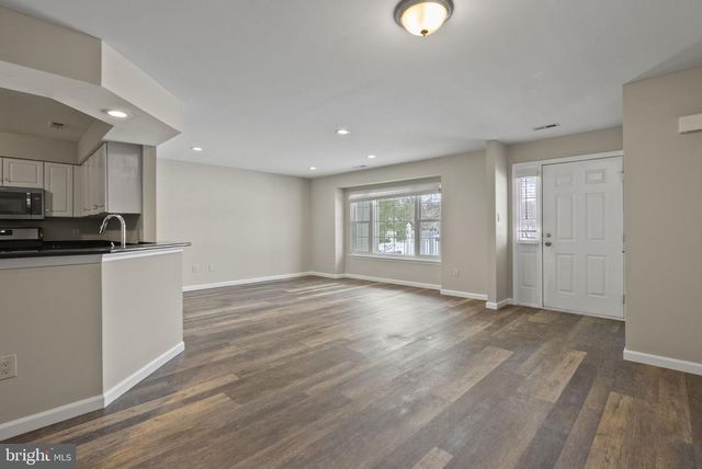 506 OLIPHANT LN, Mount Laurel, NJ 08054