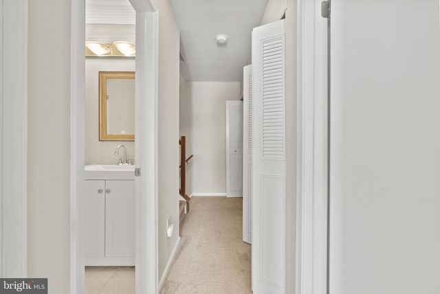 506 OLIPHANT LN, Mount Laurel, NJ 08054