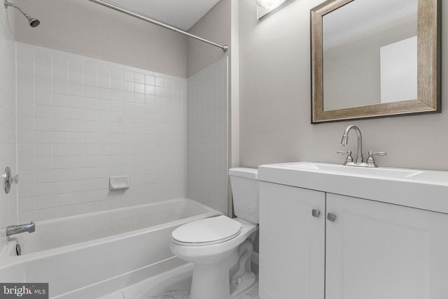 506 OLIPHANT LN, Mount Laurel, NJ 08054